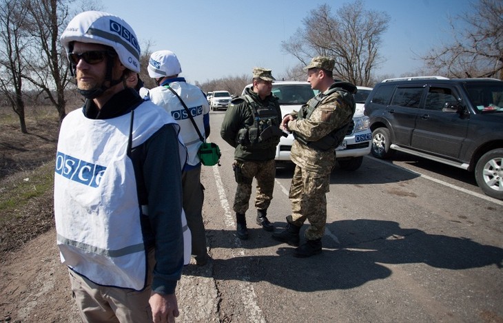 Киев ограничивает свободу перемещения мирных жителей в Донбассе - ảnh 1